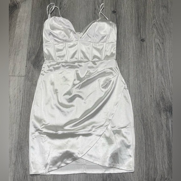 White Silk Windsor Dress corset style - Picture 1 of 5